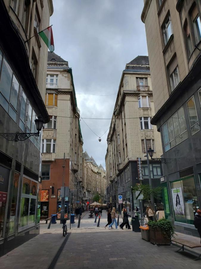 Budapest Walking Street-T Екстер'єр фото